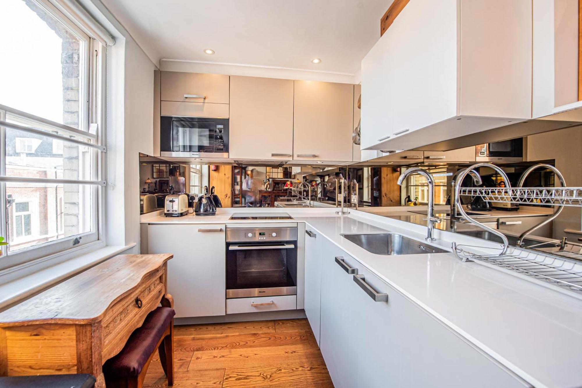 Stylish 1-Bed Flat In Soho - Prime Central London Exterior photo