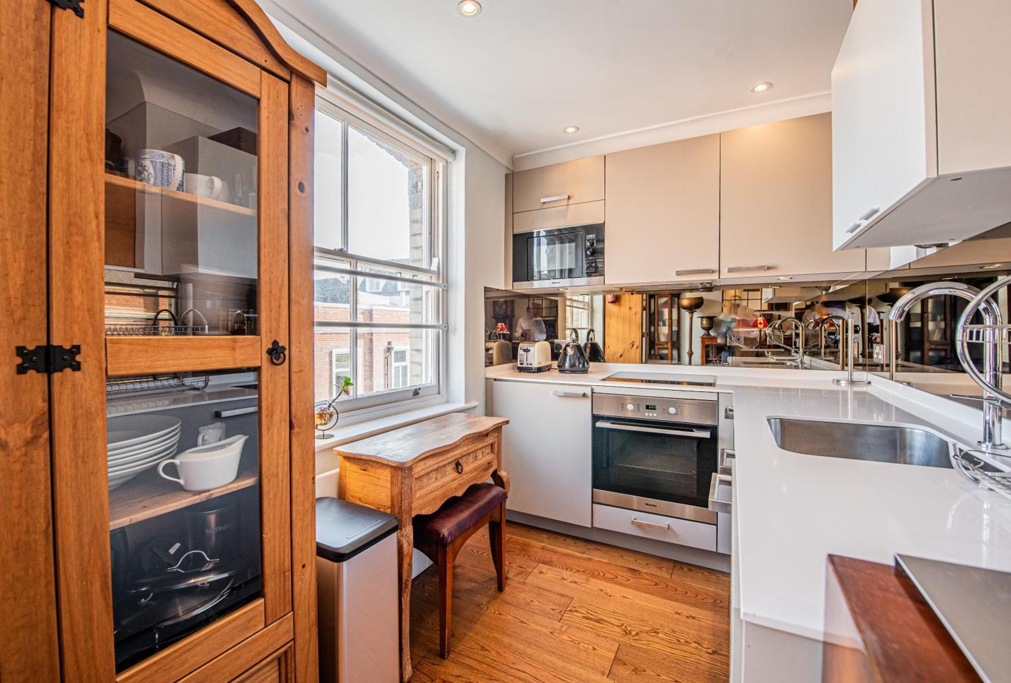 Stylish 1-Bed Flat In Soho - Prime Central London Exterior photo
